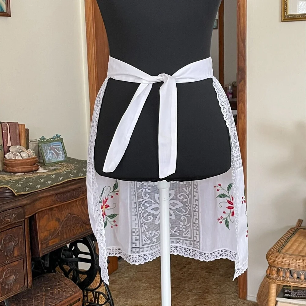 Vintage White Lace Poinsettia Embroidered Apron